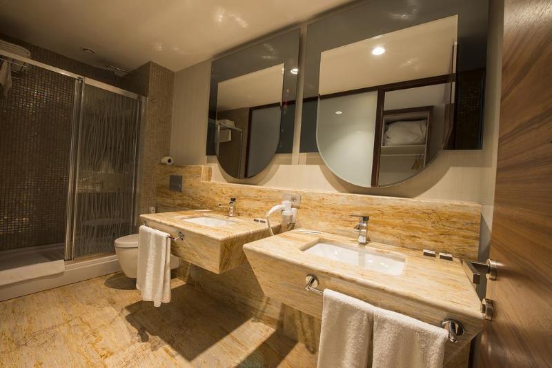 Ramada By Wyndham Gemli̇K Hotel Gemlik Kültér fotó